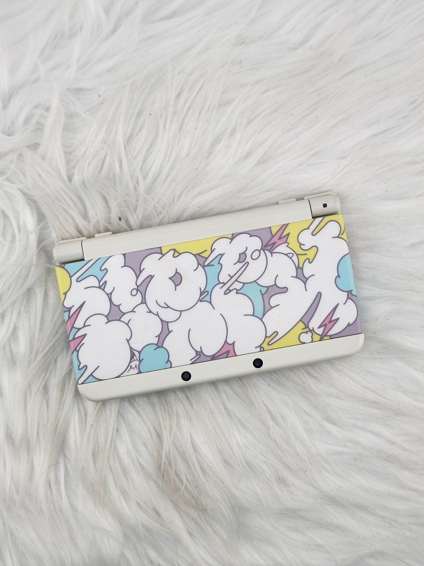 White "New" Model 3DS with Kyary Pamyu Pamyu Kawaii #2/Boo Clouds Plates