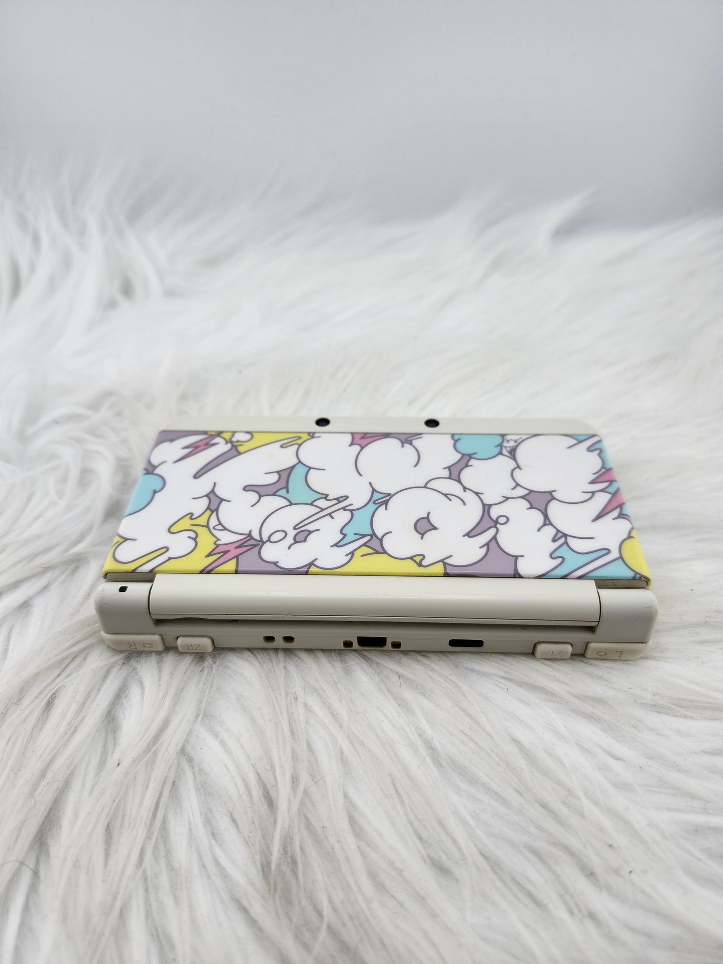 White "New" Model 3DS with Kyary Pamyu Pamyu Kawaii #2/Boo Clouds Plates