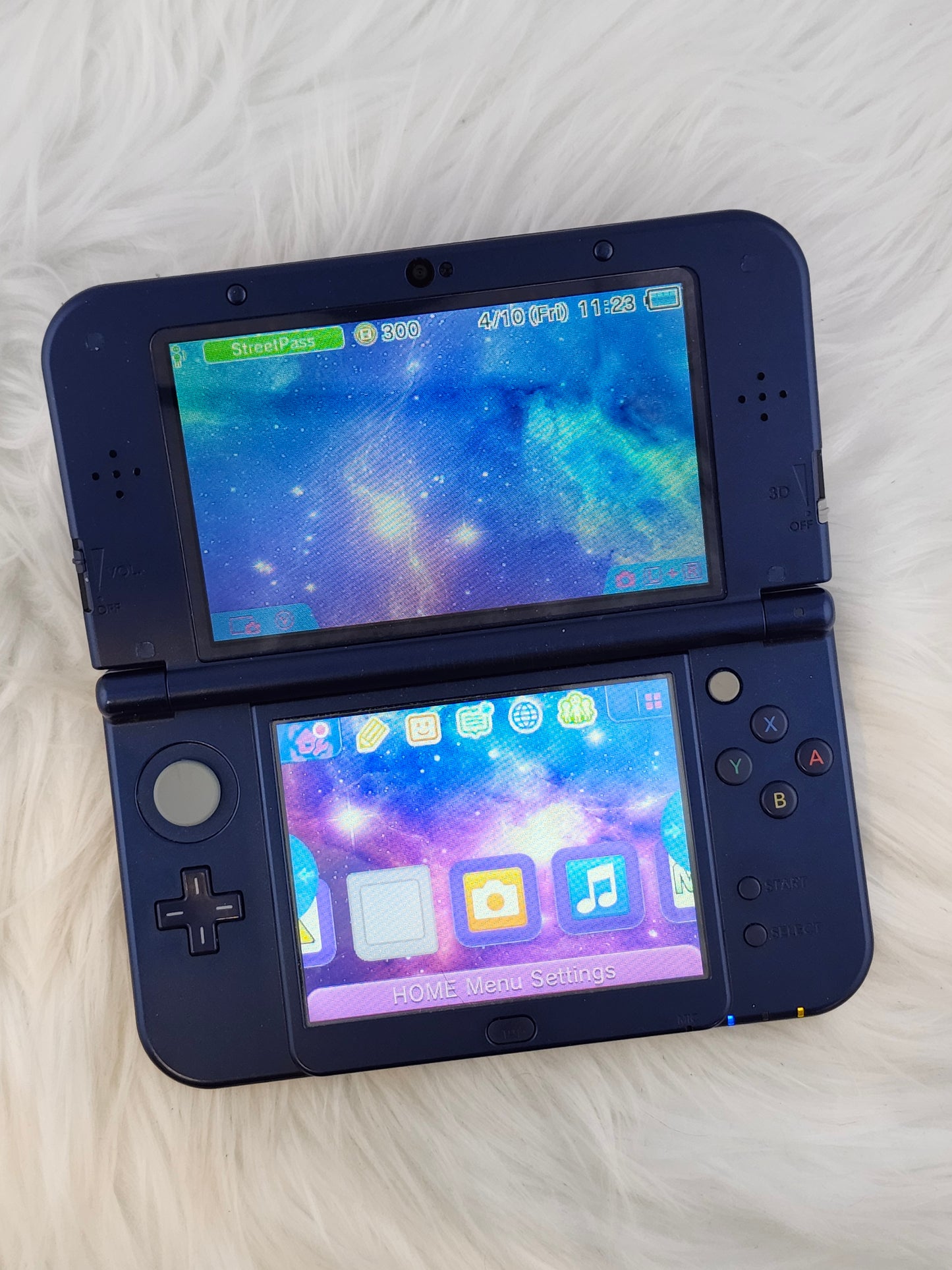 Galaxy New 3DS XL - Toys-R-Us Limited Edition - Top IPS Screen
