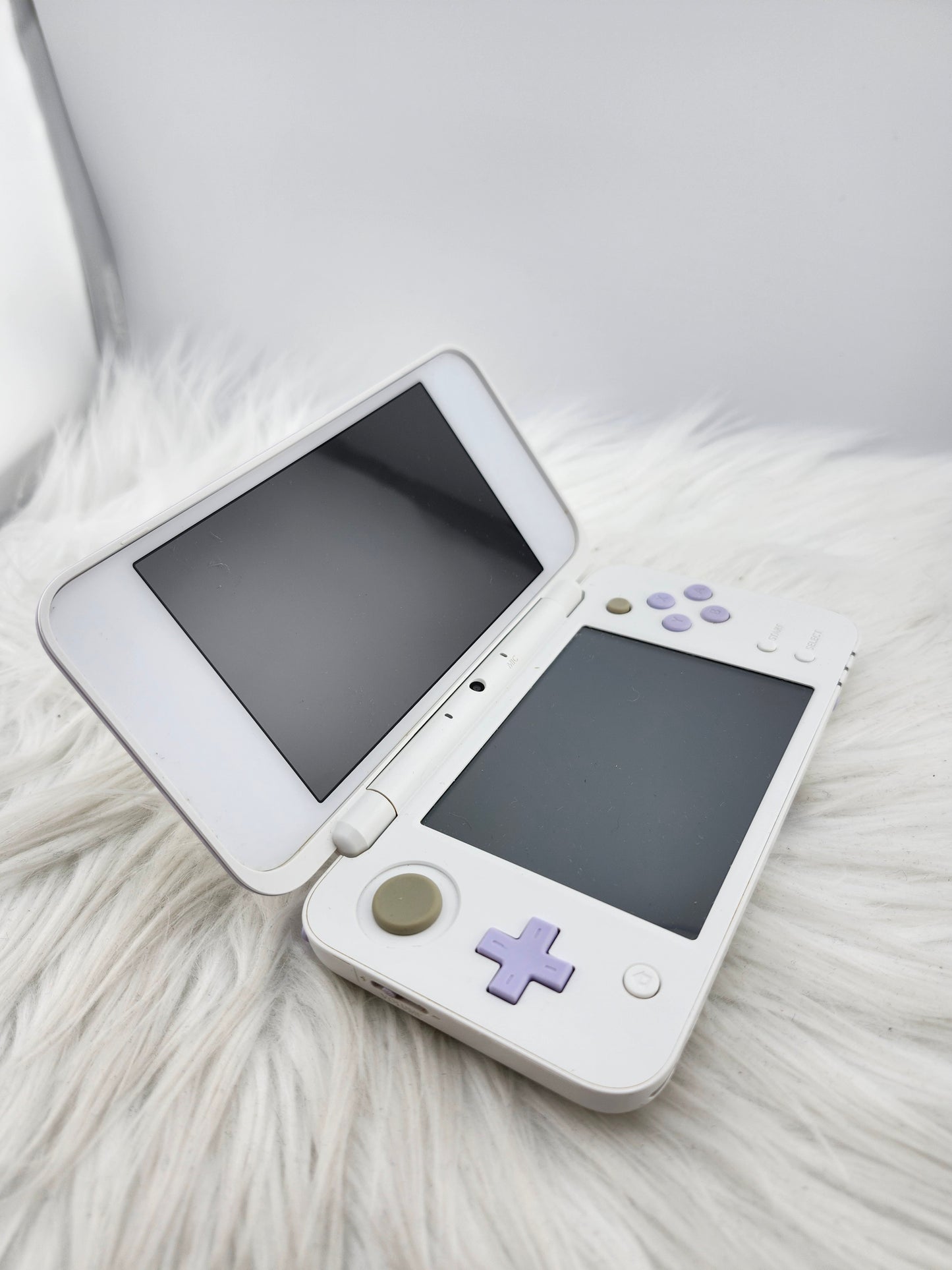 New 2DS XL in Lavender and White