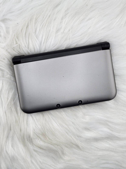 3DS XL plateada y negra - Completa en caja