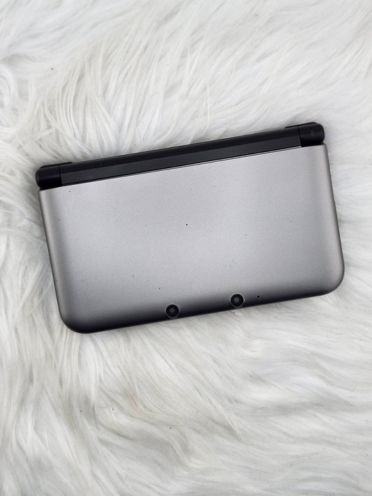 3DS XL plateada y negra - Completa en caja