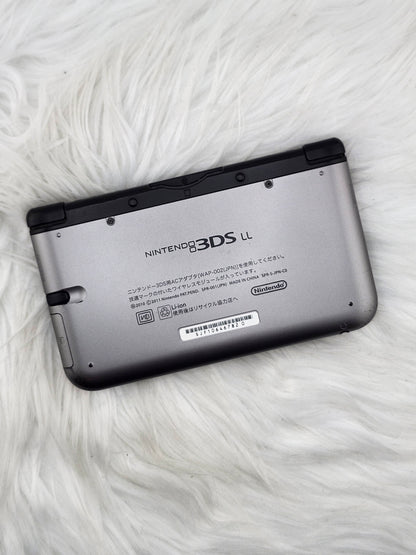 3DS XL plateada y negra - Completa en caja