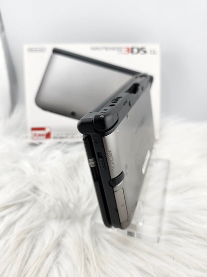3DS XL plateada y negra - Completa en caja