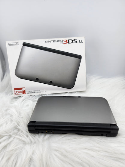 3DS XL plateada y negra - Completa en caja