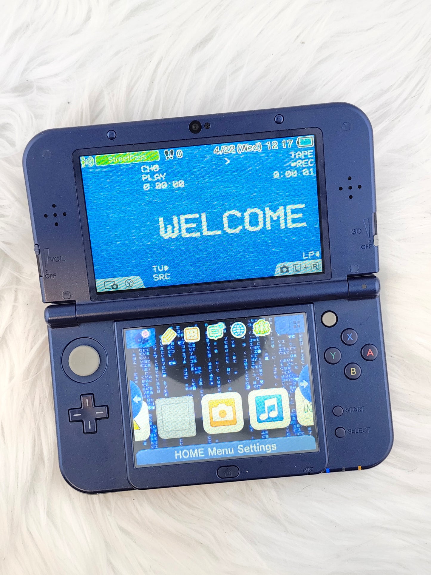Metallic Blue New 3DS XL - Top IPS - Complete in Box