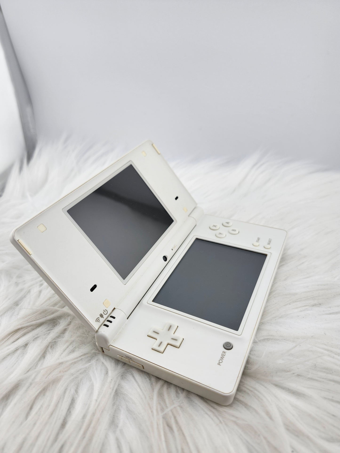 White DSi