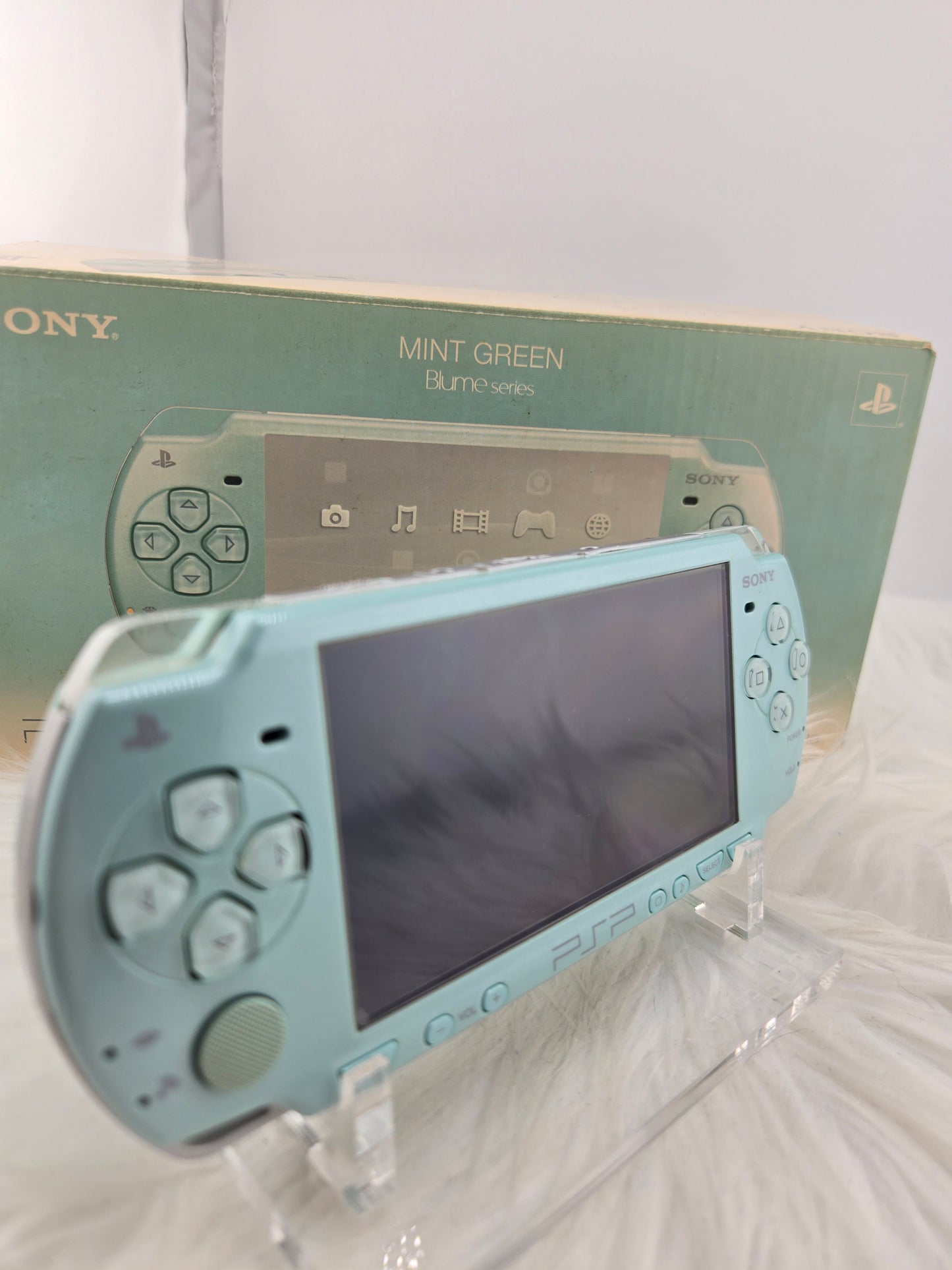 Mint PSP 2000 - Complete in Box  image 9