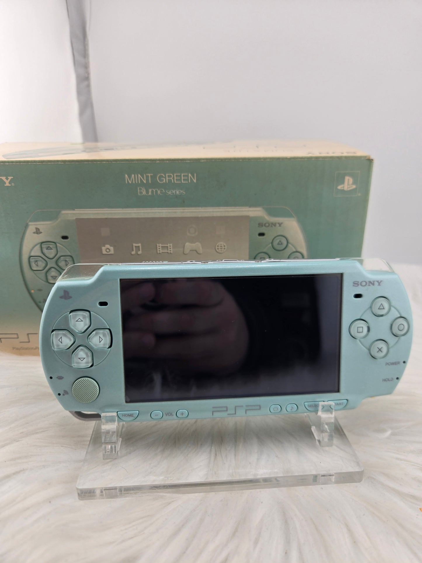 Mint PSP 2000 - Complete in Box  image 3