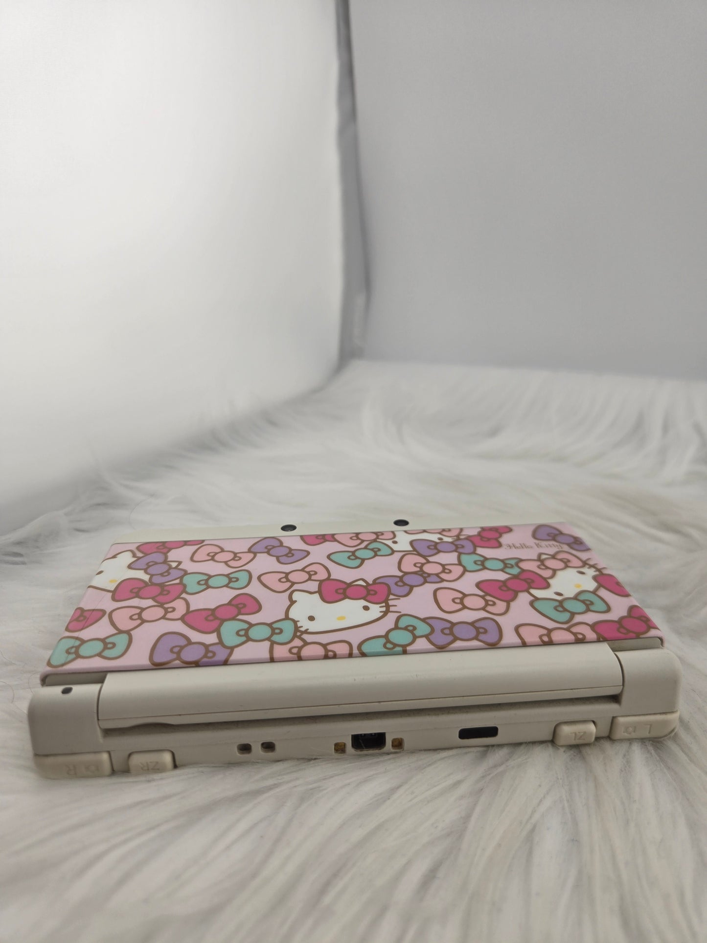 White "New" Model 3ds with Hello Kitty Plates