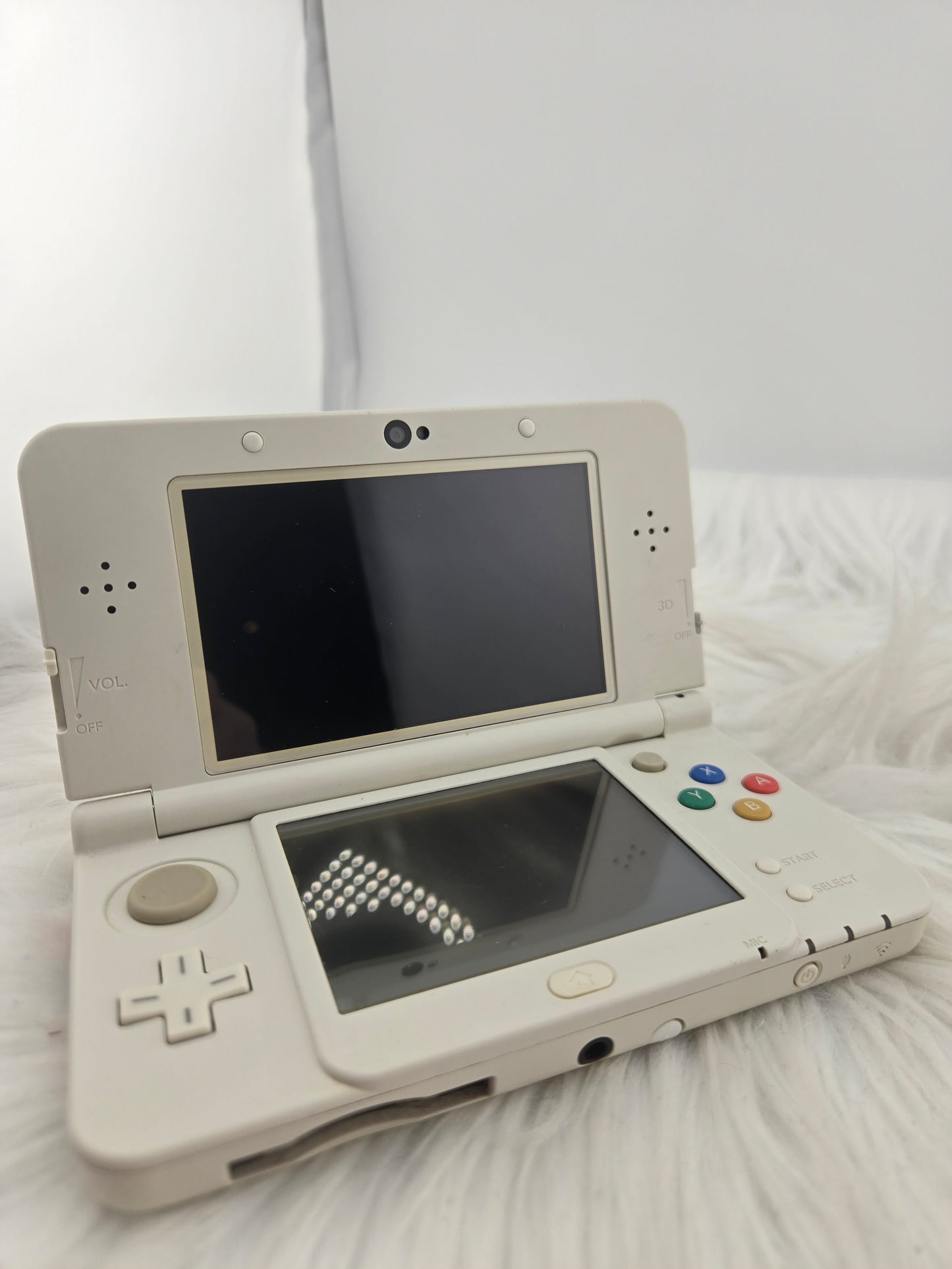 White "New" Model 3ds with Hello Kitty Plates