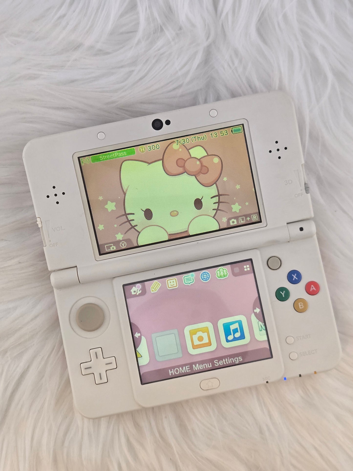 White "New" Model 3ds with Hello Kitty Plates