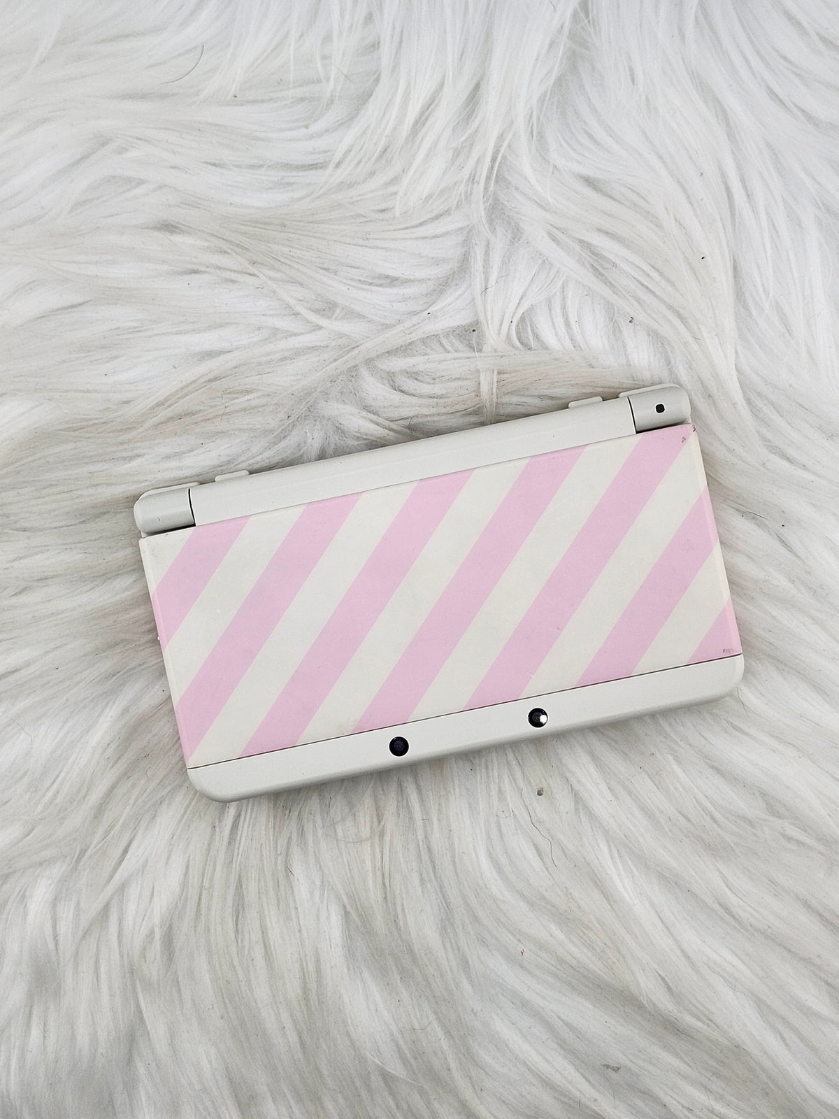New 3ds con carcasas de rayas rosas y blancas