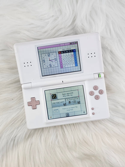 Custom Console: White and Pink DS Lite