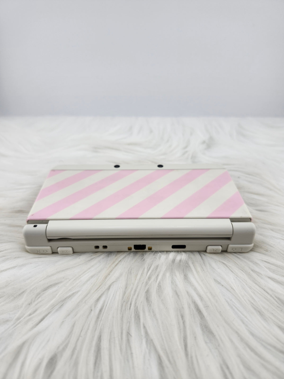 New 3ds con carcasas de rayas rosas y blancas