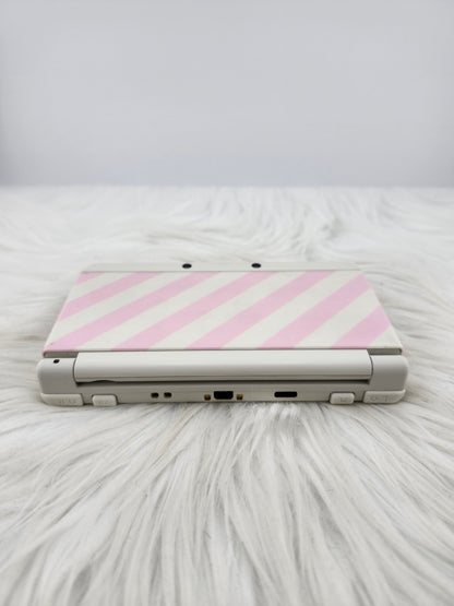 New 3ds con carcasas de rayas rosas y blancas