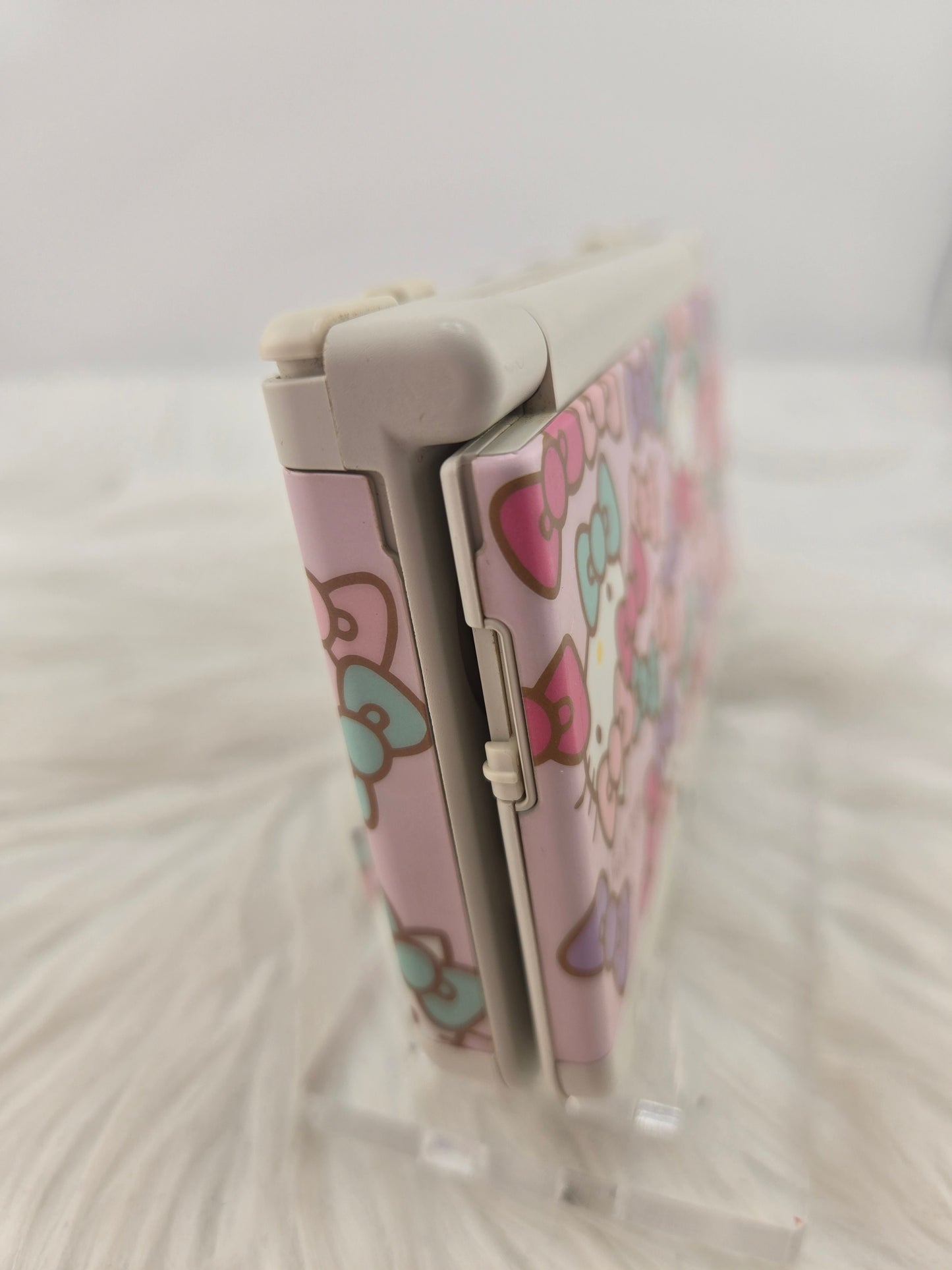 White "New" Model 3ds with Hello Kitty Plates