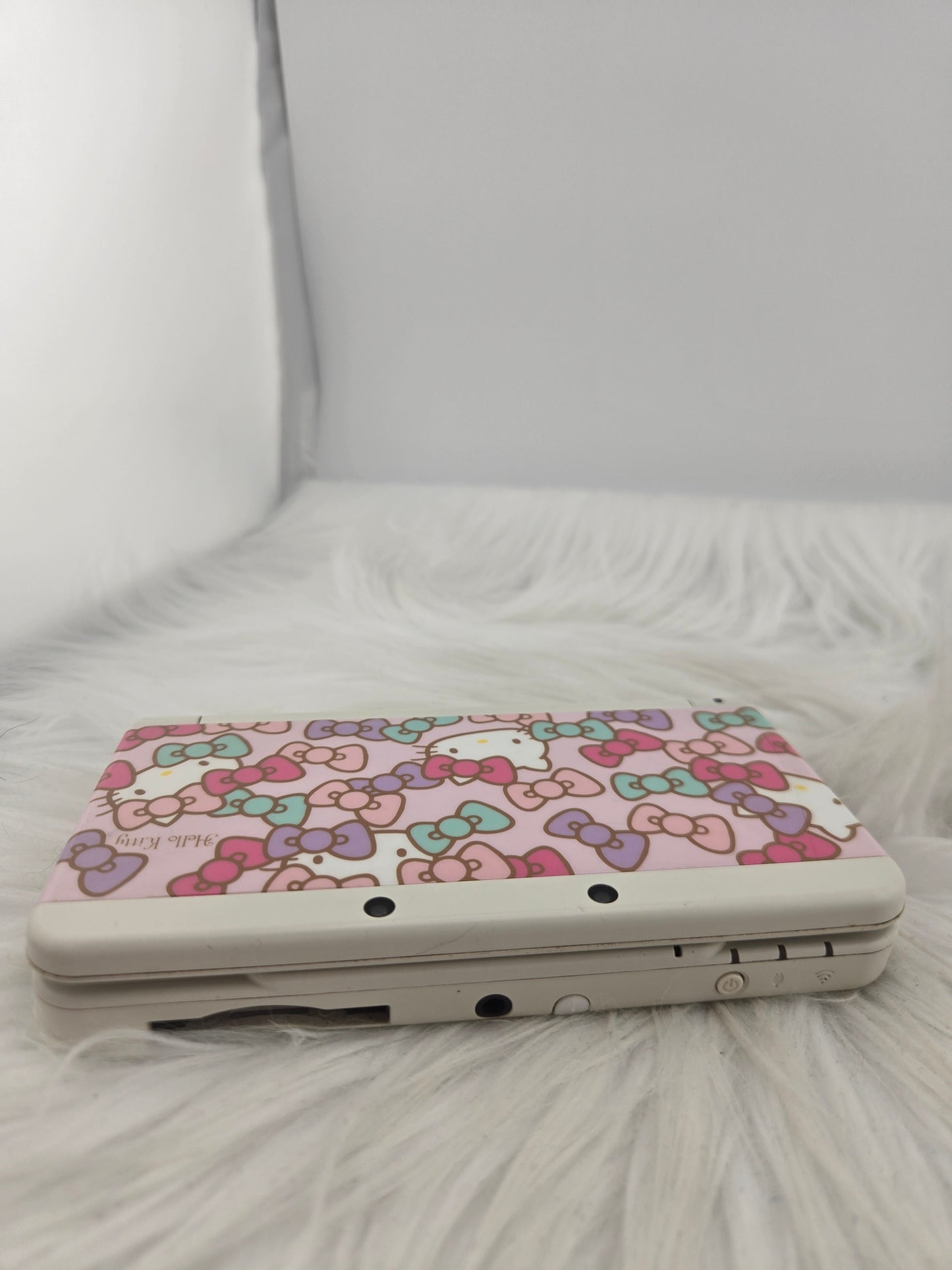 White "New" Model 3ds with Hello Kitty Plates