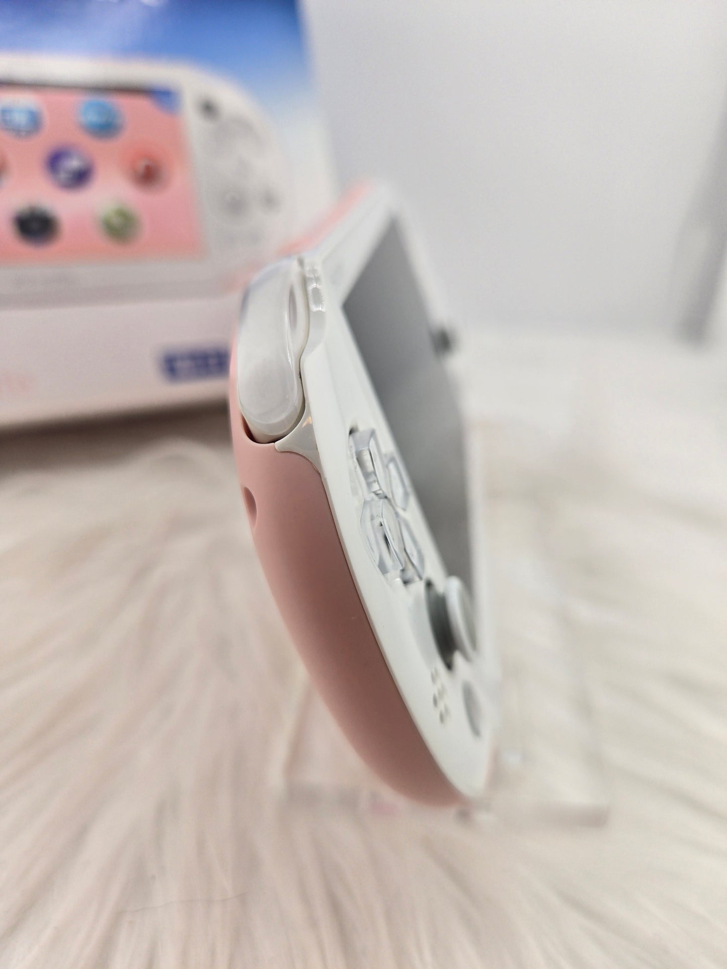PS Vita 2000 rosa - completo en caja
