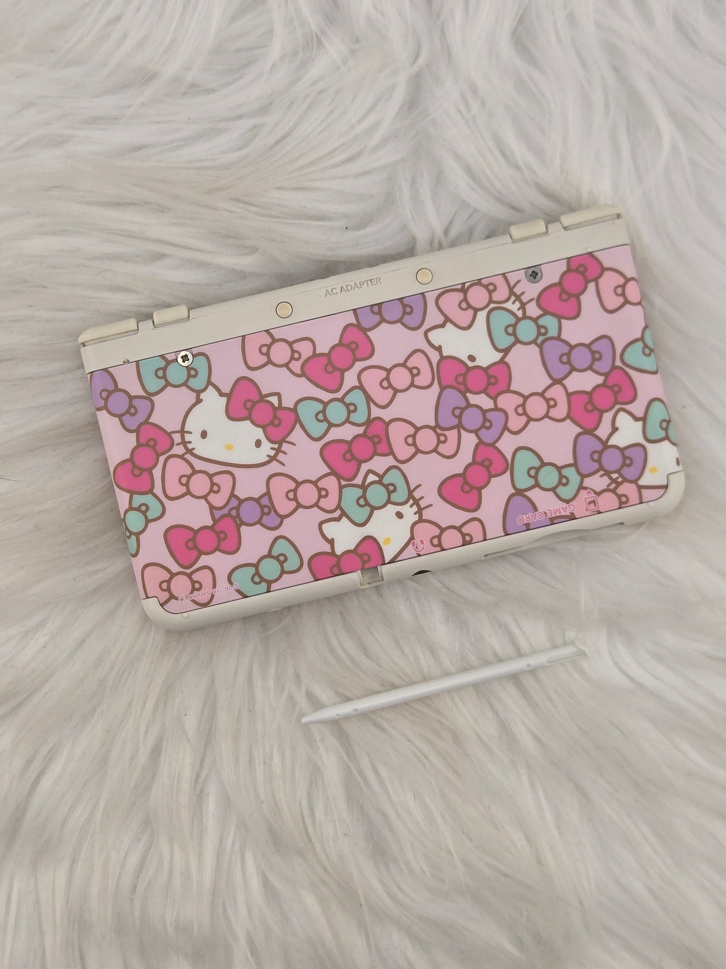 White "New" Model 3ds with Hello Kitty Plates