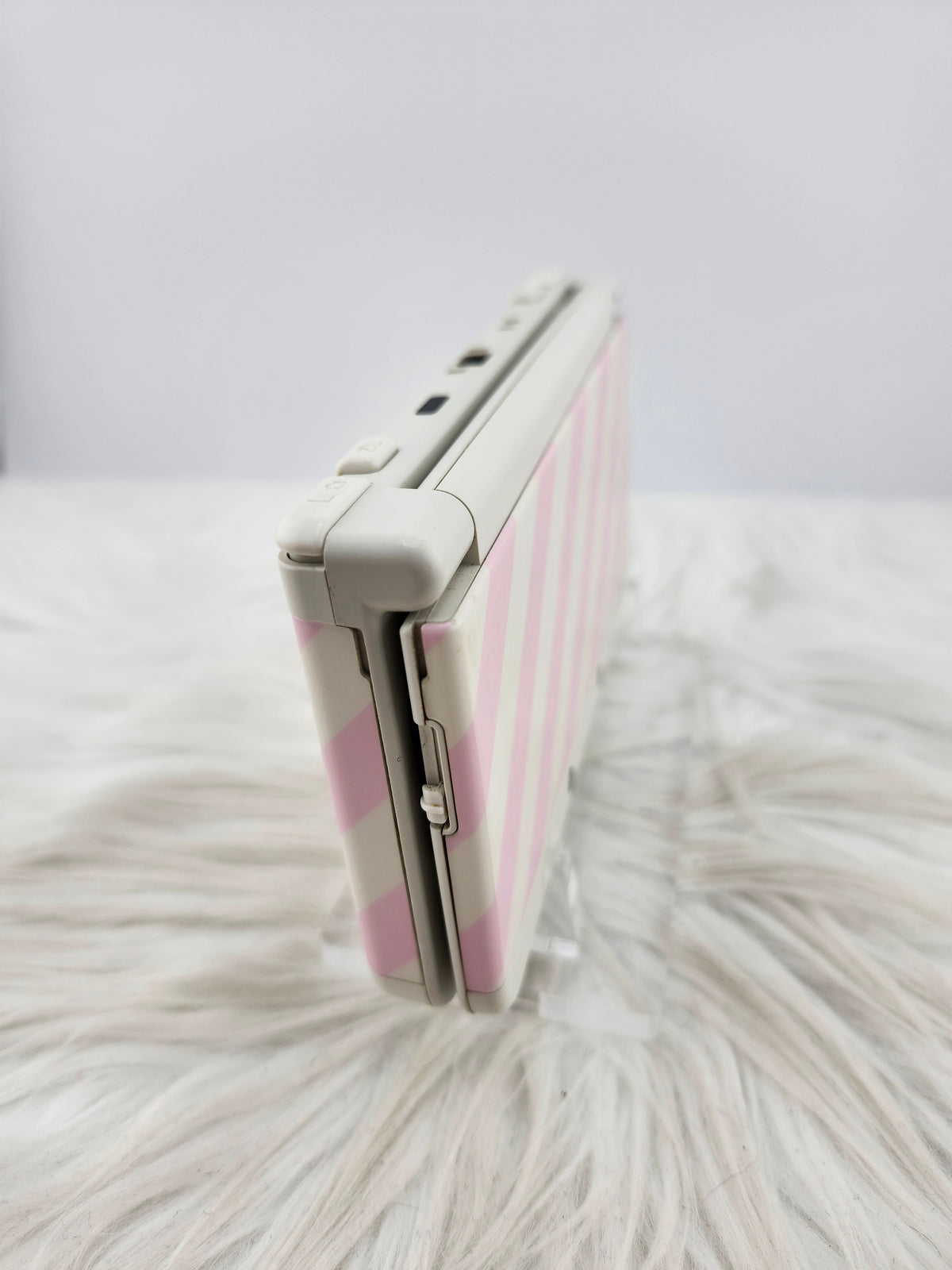 New 3ds con carcasas de rayas rosas y blancas
