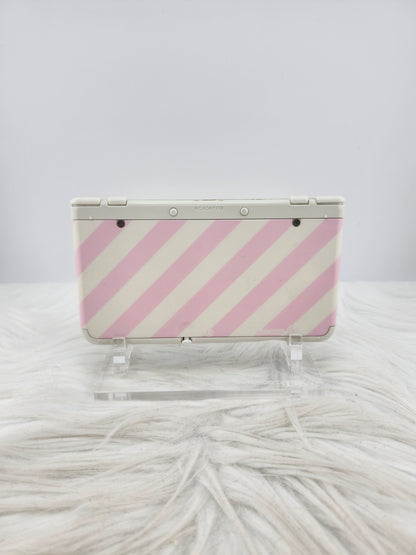 New 3ds con carcasas de rayas rosas y blancas
